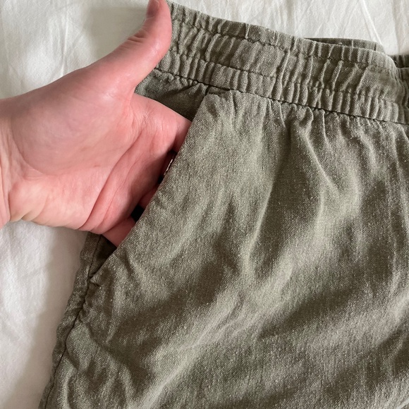 H&M // Cotton Linen Shorts in Light Khaki Green - Picture 6 of 7